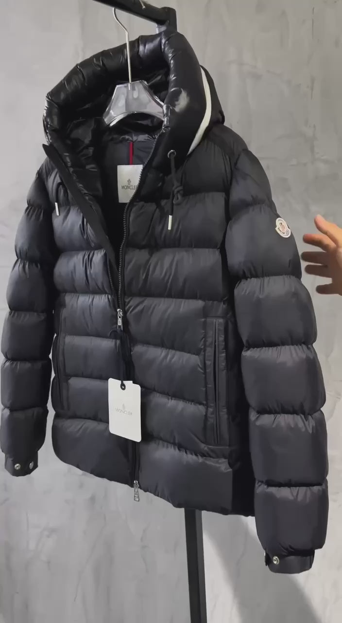 MONCLER CARDERE HOODED SHORT DOWN JACKET