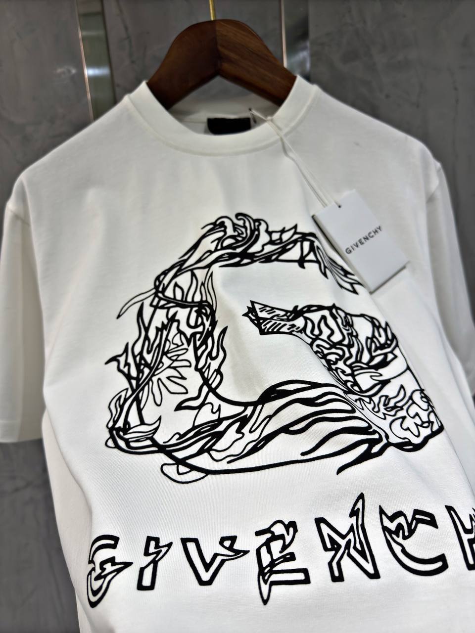 Givenchy T-shirt GV0211